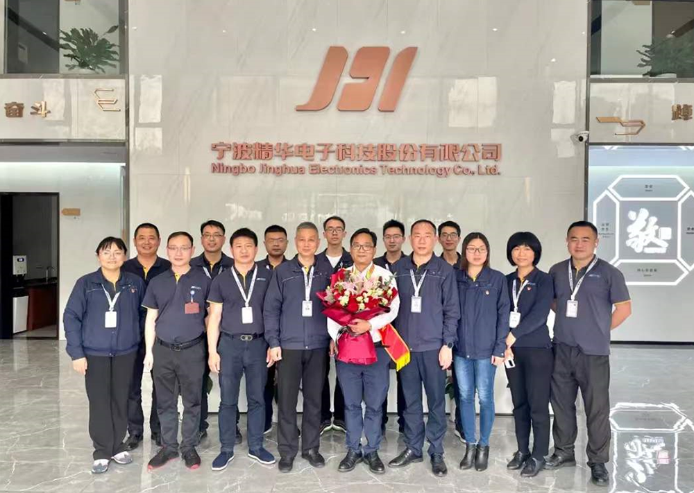 熱烈祝賀董事長(cháng)康晴榮獲“鄞州區勞動(dòng)模范”稱(chēng)號(圖4)