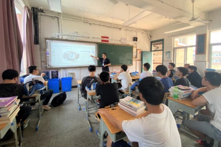 校企融合搭橋梁——工匠進(jìn)校上課啦！(圖3)