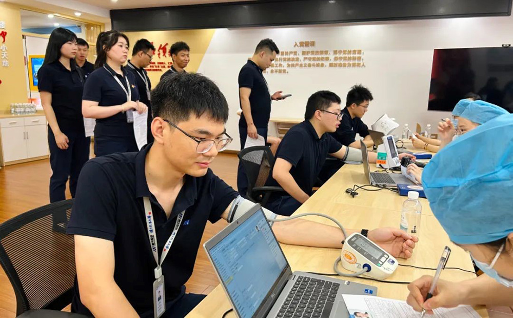 精華股份黨支部組織開(kāi)展“不忘初心跟黨走 無(wú)償獻血慶七一”主題黨日活動(dòng)(圖2)