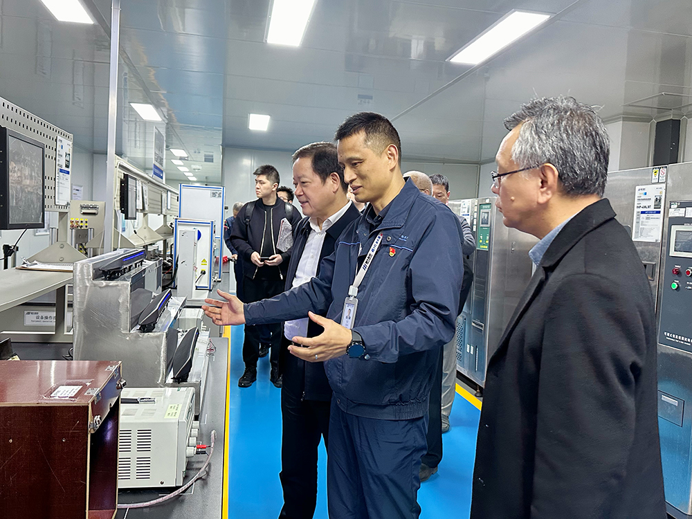 寧波市新能源汽車(chē)研究會(huì )會(huì )長(cháng)一行蒞臨我司參觀(guān)調研(圖2)