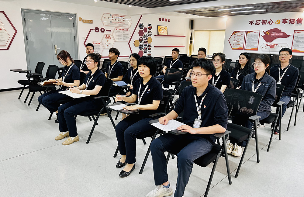 愛(ài)國主義教育日｜精華股份黨支部開(kāi)展“唱紅歌、聽(tīng)黨課”主題黨日活動(dòng)(圖1)