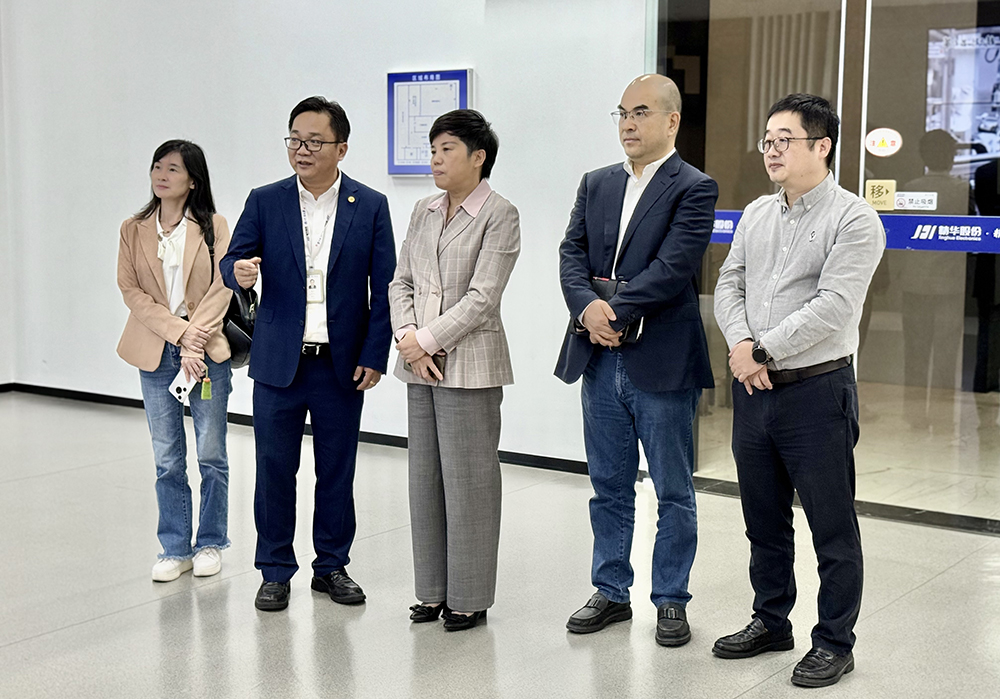 寧波市委統戰部副部長(cháng)、市工商聯(lián)黨組書(shū)記王建云一行蒞臨我司走訪(fǎng)調研(圖1)