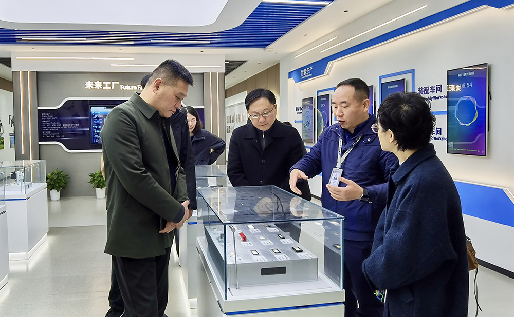 探產(chǎn)改精髓，謀發(fā)展新篇｜海寧市總工會(huì )考察團來(lái)精華股份參觀(guān)交流(圖2)