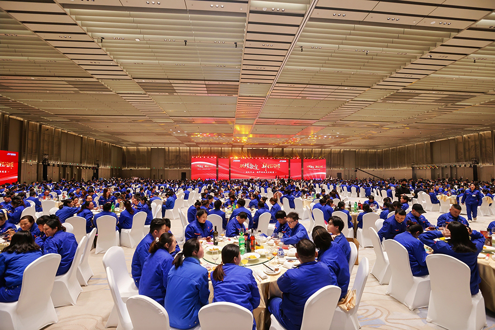 雙精聚智，新程閃耀——精成車(chē)業(yè)與精華股份尾牙盛宴圓滿(mǎn)落幕(圖1)