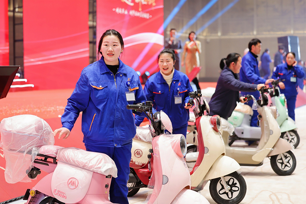 雙精聚智，新程閃耀——精成車(chē)業(yè)與精華股份尾牙盛宴圓滿(mǎn)落幕(圖15)