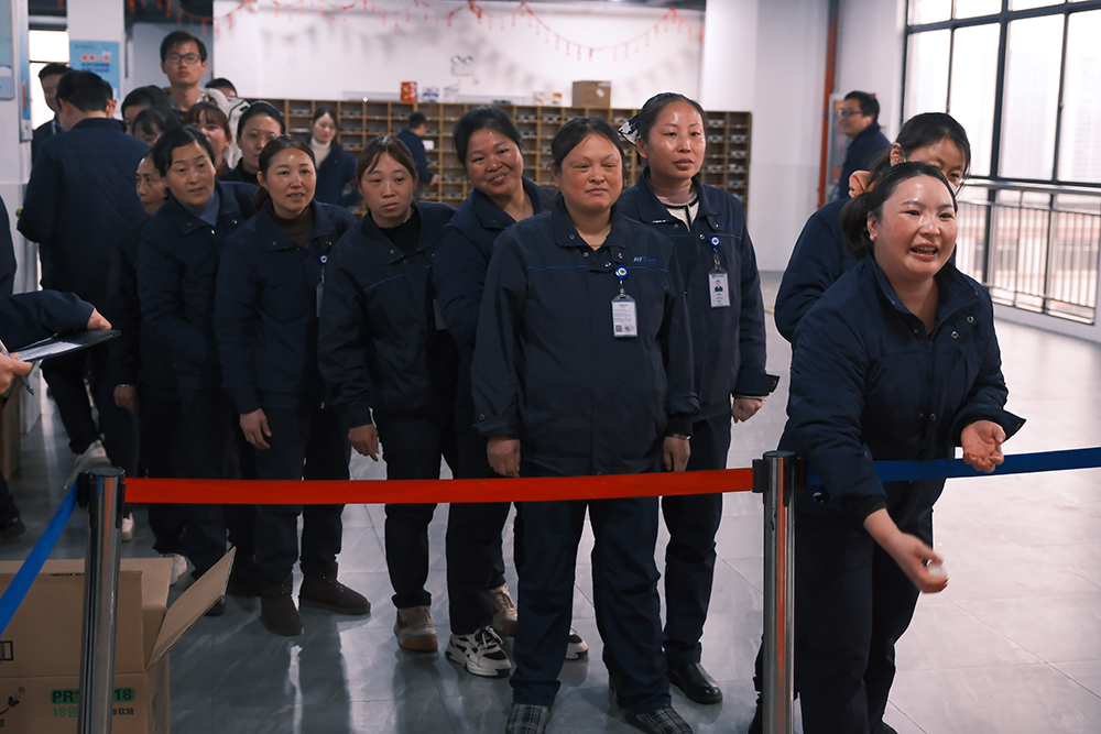 品八方風(fēng)味，享元宵喜樂(lè ) | 公司成功舉辦特產(chǎn)分享及元宵節活動(dòng) 品八方風(fēng)味，享元宵喜樂(lè )。2月12日，傳統元宵佳節，公司在食堂精心組織了“吃湯圓、賞花燈、品特產(chǎn)、投球贏(yíng)獎品”等一系列元宵活動(dòng)，節日氛圍濃厚(圖10)