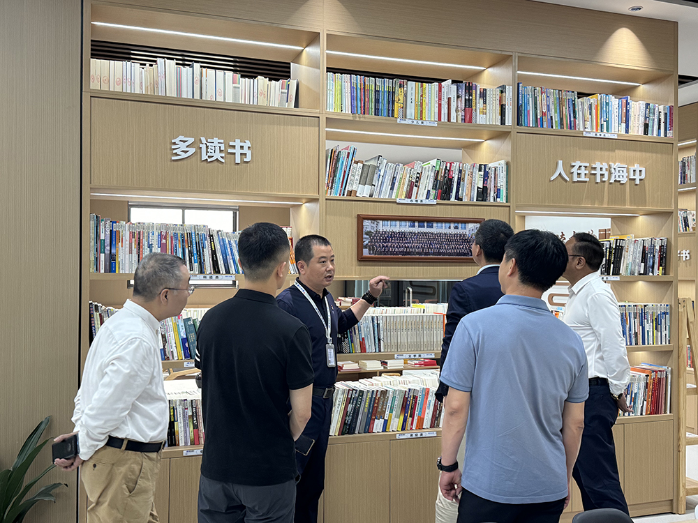 龍游縣工商聯(lián)領(lǐng)導一行蒞臨精華股份參觀(guān)交流(圖2)