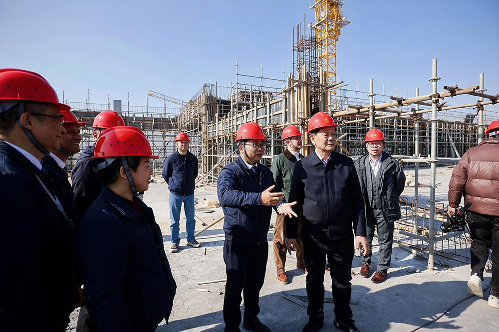 精成智控“年產(chǎn) 3000 萬(wàn)只汽車(chē)執行器生產(chǎn)項目”廠(chǎng)房喜封金頂(圖2)