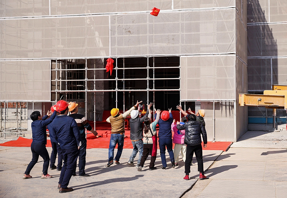 精成智控“年產(chǎn) 3000 萬(wàn)只汽車(chē)執行器生產(chǎn)項目”廠(chǎng)房喜封金頂(圖4)